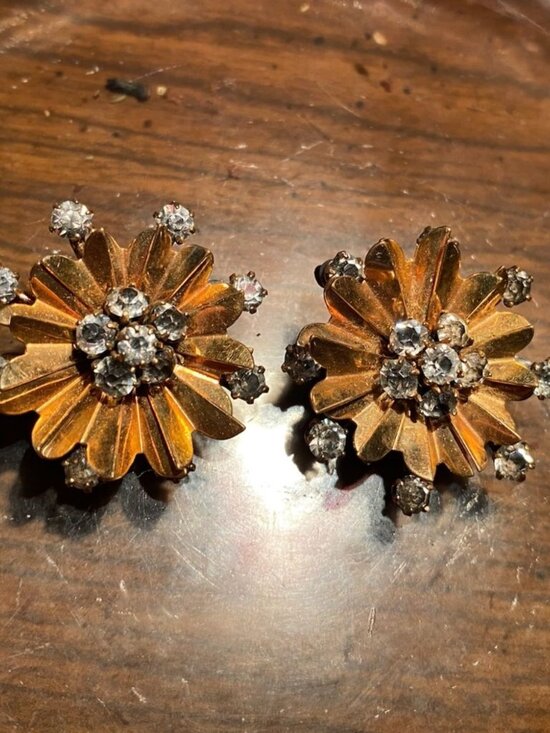 Pair of Vtg Gold Tone Rhinestone Flower Brooch Pins | Mid Century Starburst Sunb - Picture 1 of 3